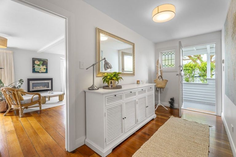 Photo of property in 9a North Avenue, Narrow Neck, Auckland, 0624