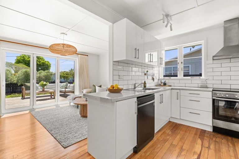 Photo of property in 12 Nimon Street, Havelock North, 4130