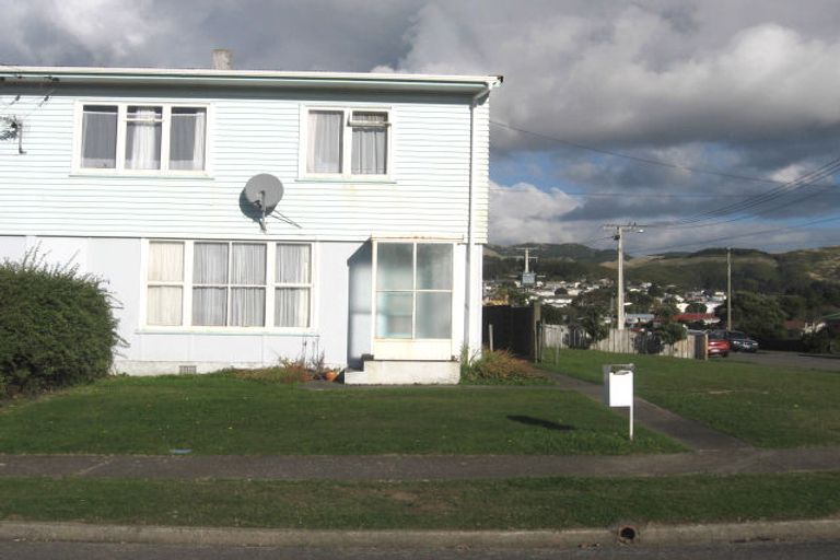 Photo of property in 2- 4 Worcester Place, Cannons Creek, Porirua, 5024