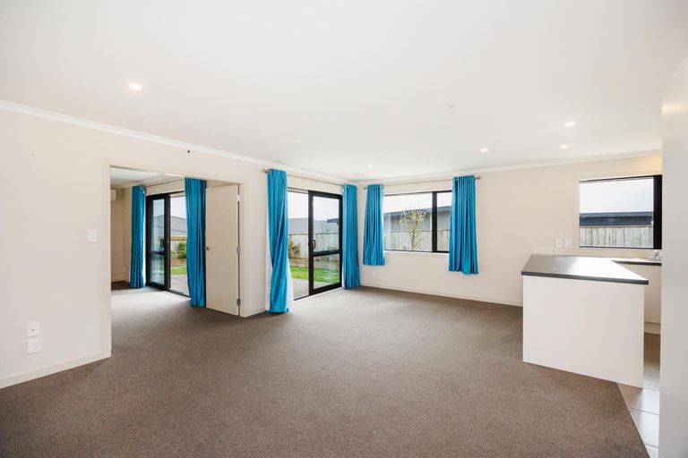 Photo of property in 8 Gibraltar Way, Fitzherbert, Palmerston North, 4410
