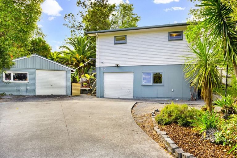 Photo of property in 37 Cyclarama Crescent, Massey, Auckland, 0614