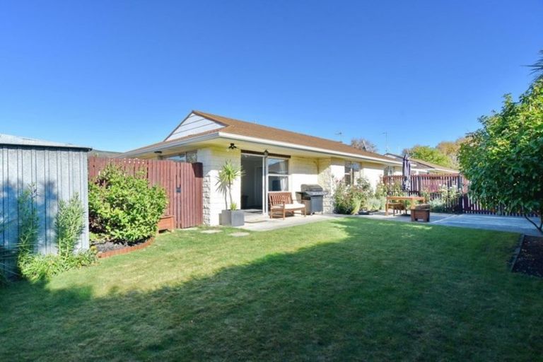 Photo of property in 10 Salford Avenue, Redwood, Christchurch, 8051