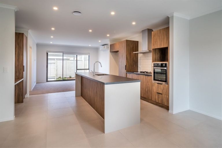 Photo of property in 55 Waituarua Drive, Takanini, 2112