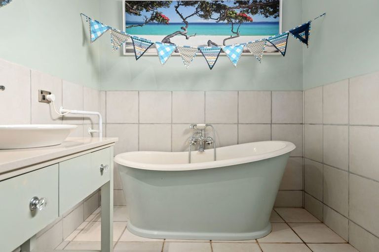 Photo of property in 35 The Esplanade, Huntington, Hamilton, 3210