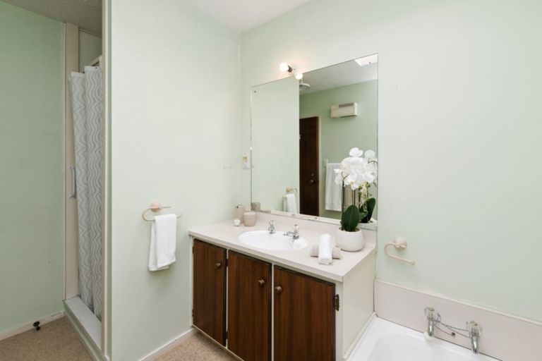 Photo of property in 8 Gatonby Place, Avonhead, Christchurch, 8042