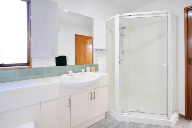Photo of property in 52 Northcote Road, Northcote, Christchurch, 8052