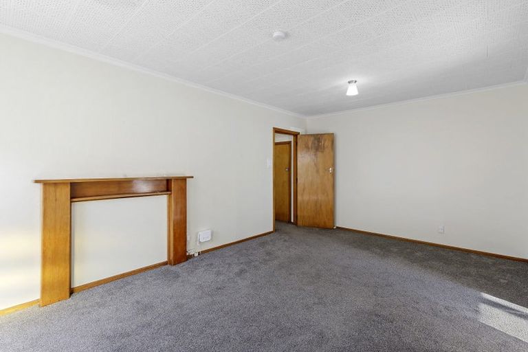 Photo of property in 87 Queens Drive, Lyall Bay, Wellington, 6022