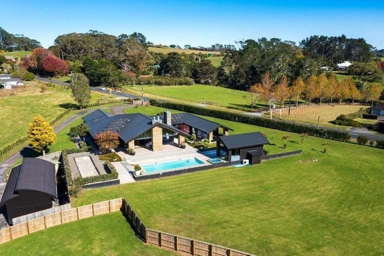 Photo of property in 73 Pomona Road, Kumeu, 0891