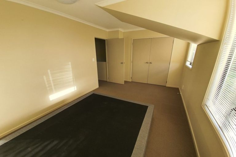 Photo of property in 36 Verdale Circle, Glen Eden, Auckland, 0602