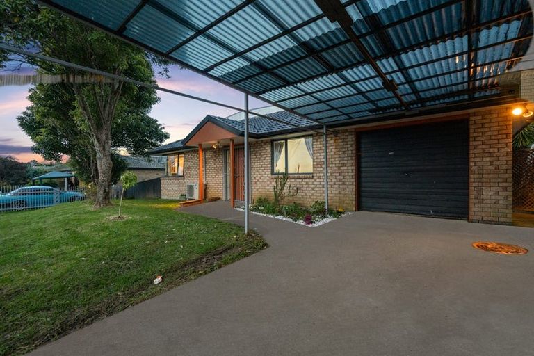 Photo of property in 29 Woodbank Drive, Glen Eden, Auckland, 0602