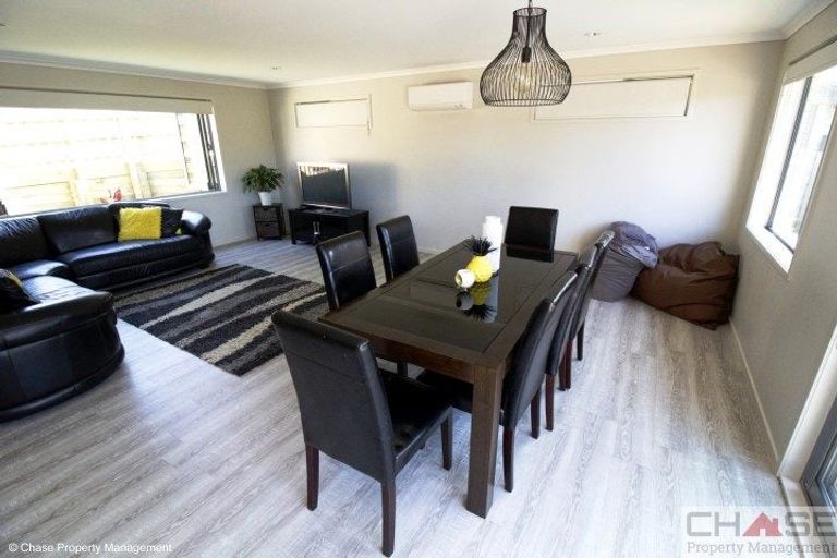 Photo of property in 16a Holiday Road, Stanmore Bay, Whangaparaoa, 0932