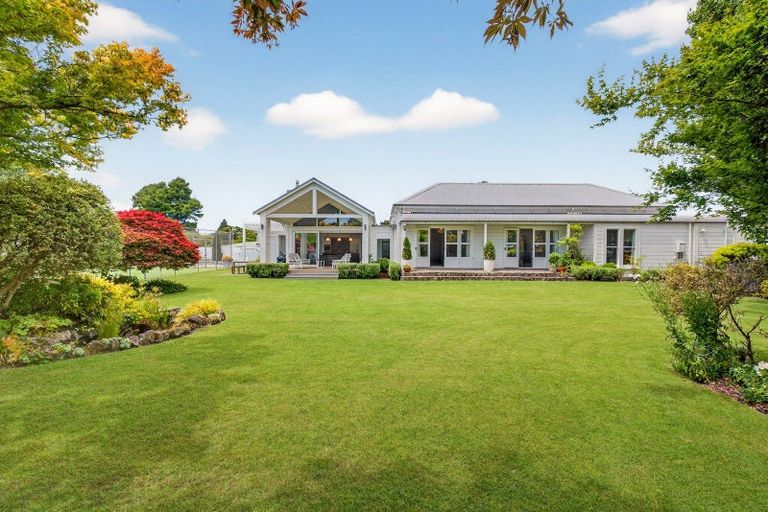 Photo of property in 27 Neeve Road, Taradale, Napier, 4112