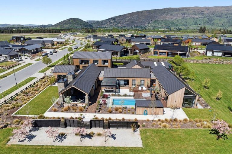 Photo of property in 14 Deans Drive, Wanaka, 9305