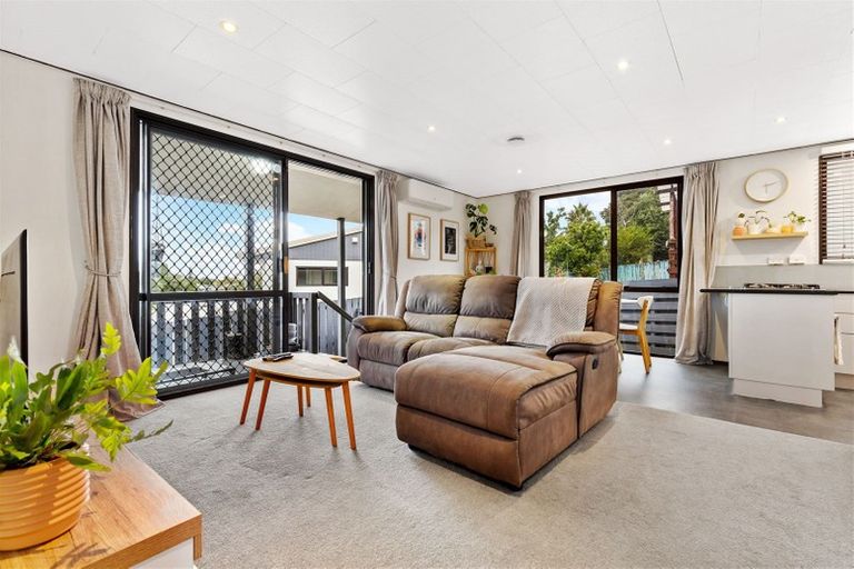 Photo of property in 2/22 Starforth Place, Henderson, Auckland, 0612