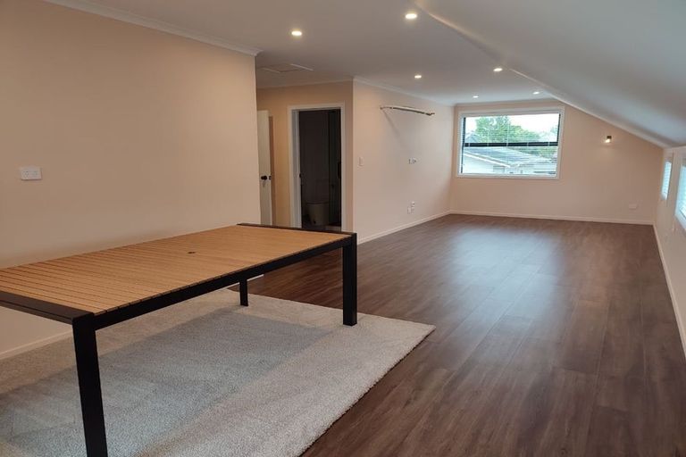 Photo of property in 111b Colwill Road, Massey, Auckland, 0614