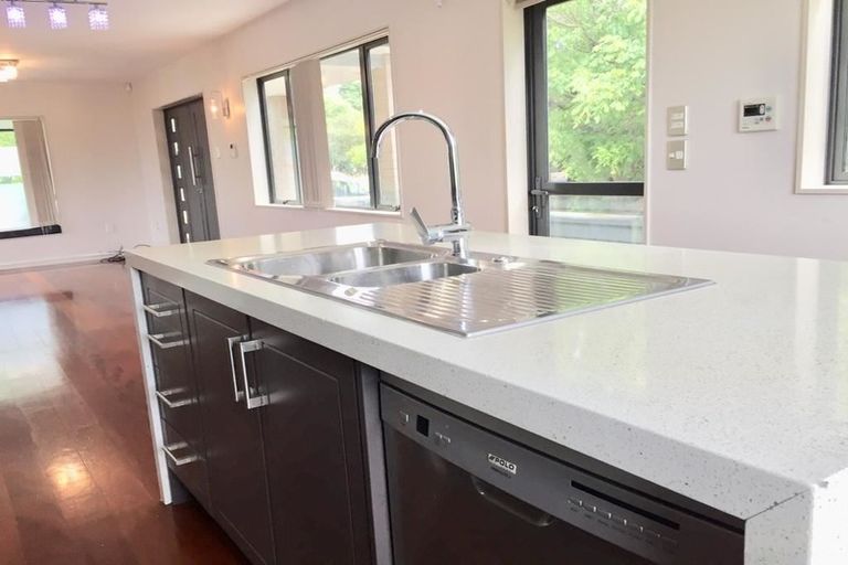 Photo of property in 18 Stottholm Road, Titirangi, Auckland, 0604