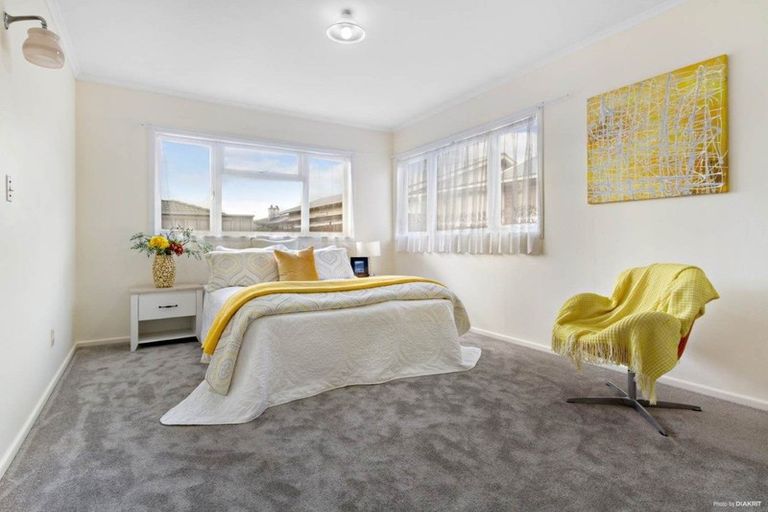 Photo of property in 3161 Great North Road, New Lynn, Auckland, 0600