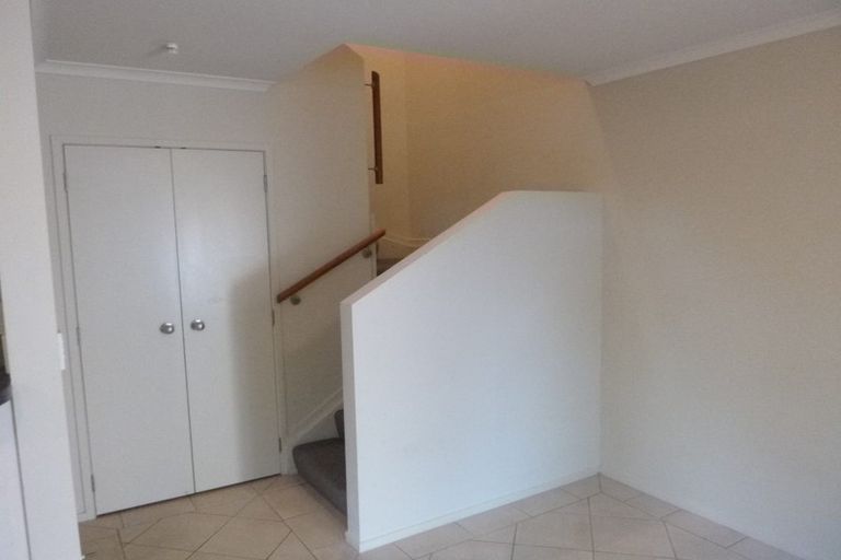 Photo of property in 16 Catrina Avenue, Birkenhead, Auckland, 0626