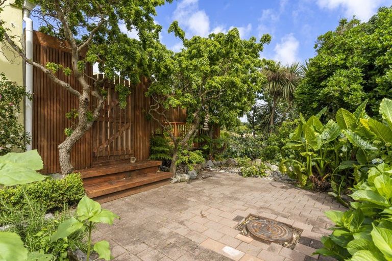 Photo of property in 18 Main Road, Waikanae, 5036