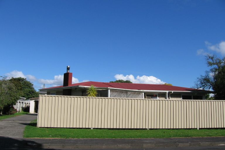 Photo of property in 6 Bridgens Avenue, Te Atatu Peninsula, Auckland, 0610