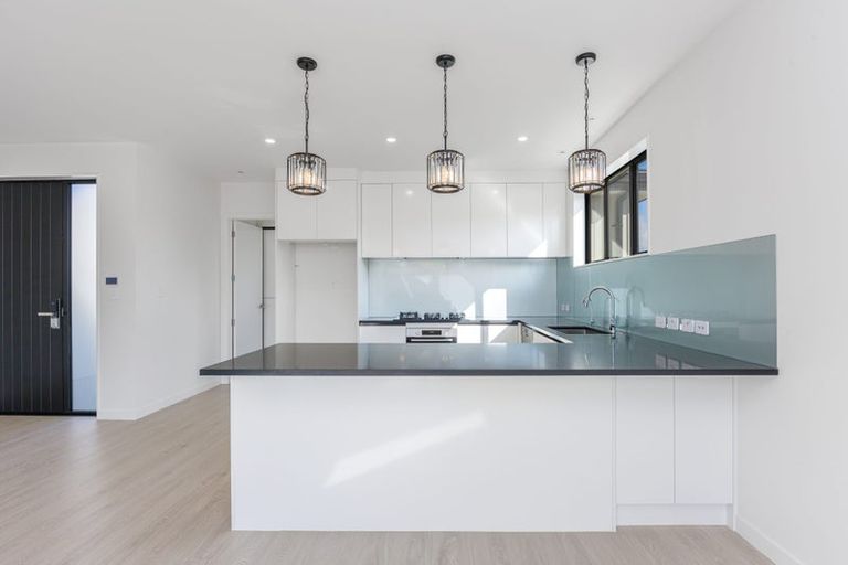 Photo of property in 13 Franheim Crescent, Orewa, 0931