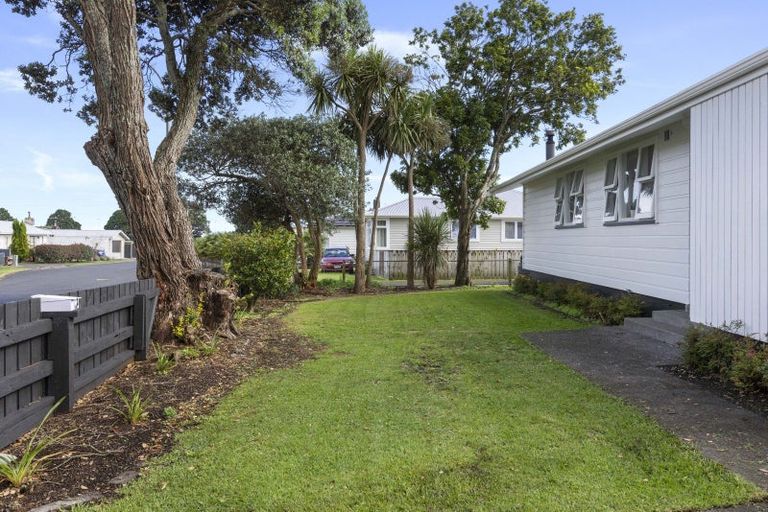 Photo of property in 6 Calgher Avenue, Waitara, 4320