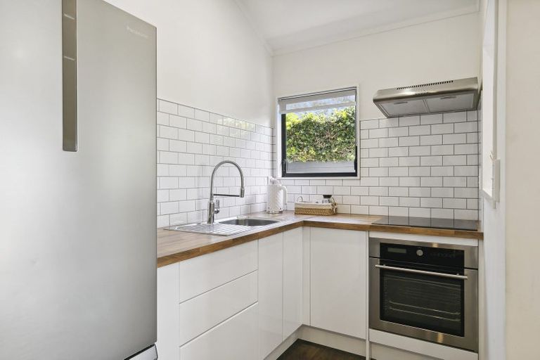 Photo of property in 8 Countess Close, Maupuia, Wellington, 6022