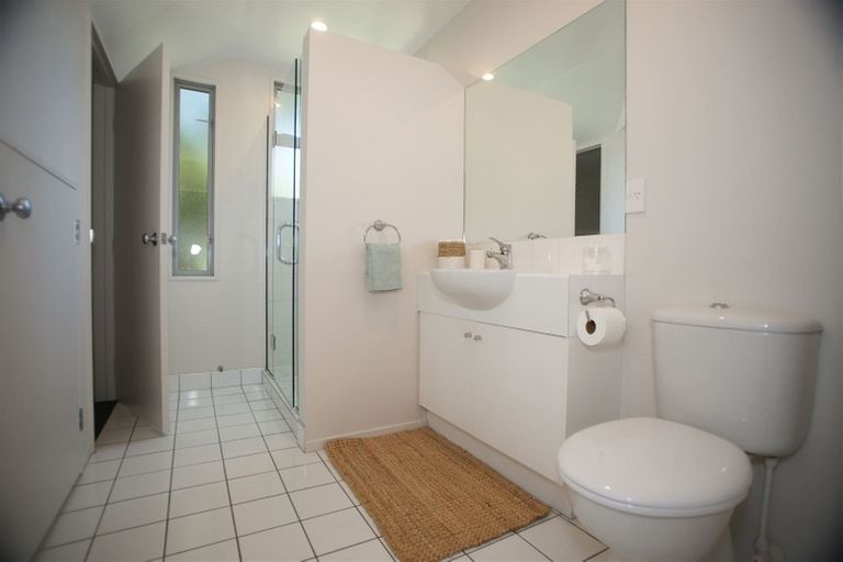 Photo of property in 35 Oakford Close, Riccarton, Christchurch, 8011