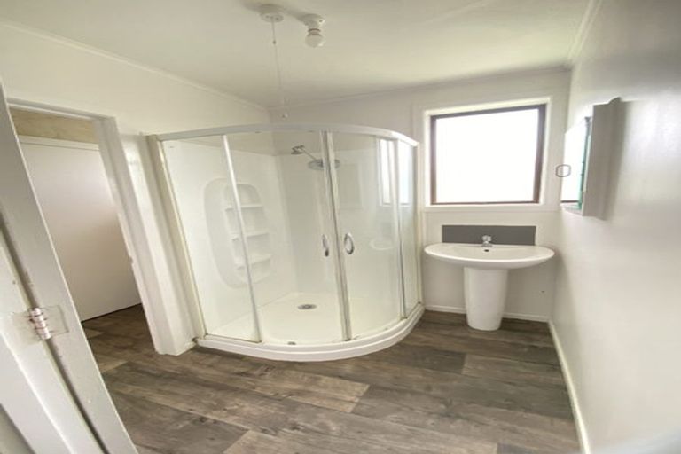 Photo of property in 20 Christmas Road, Manurewa, Auckland, 2102