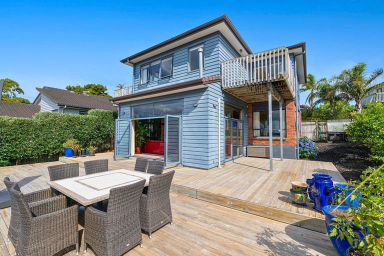 Photo of property in 13 Seagate Place, Red Beach, 0932
