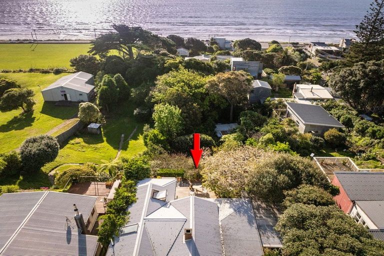 Photo of property in 121 Wellington Road, Paekakariki, 5034
