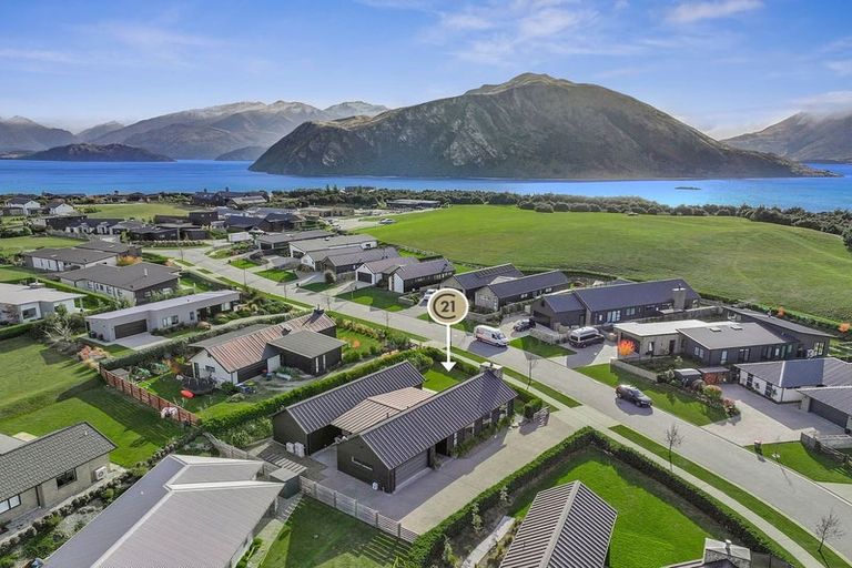 Photo of property in 72 Infinity Drive, Wanaka, 9305