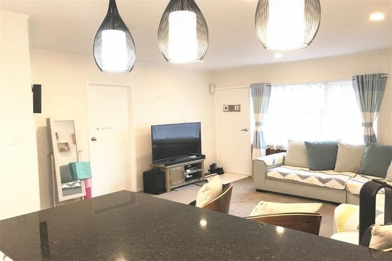 Photo of property in 2/7 Hamilton Place, Glenfield, Auckland, 0629