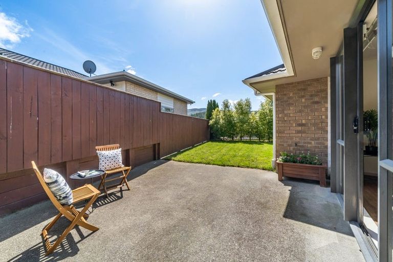 Photo of property in 6 Mcewen Crescent, Riverstone Terraces, Upper Hutt, 5018