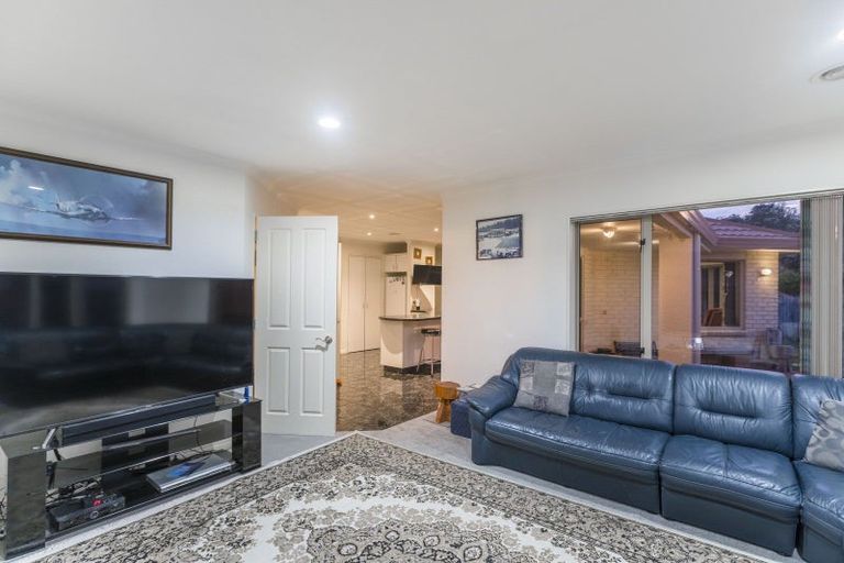 Photo of property in 27 Millennium Hill, Paraparaumu, 5032