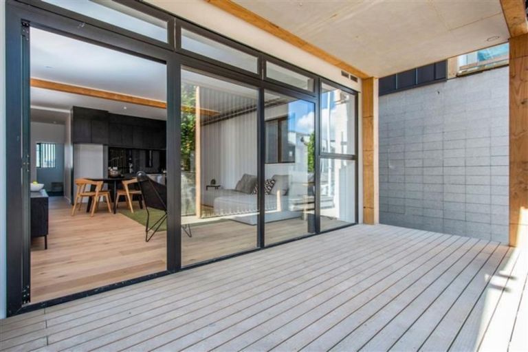 Photo of property in 4/163 Hobsonville Point Road, Hobsonville, Auckland, 0616