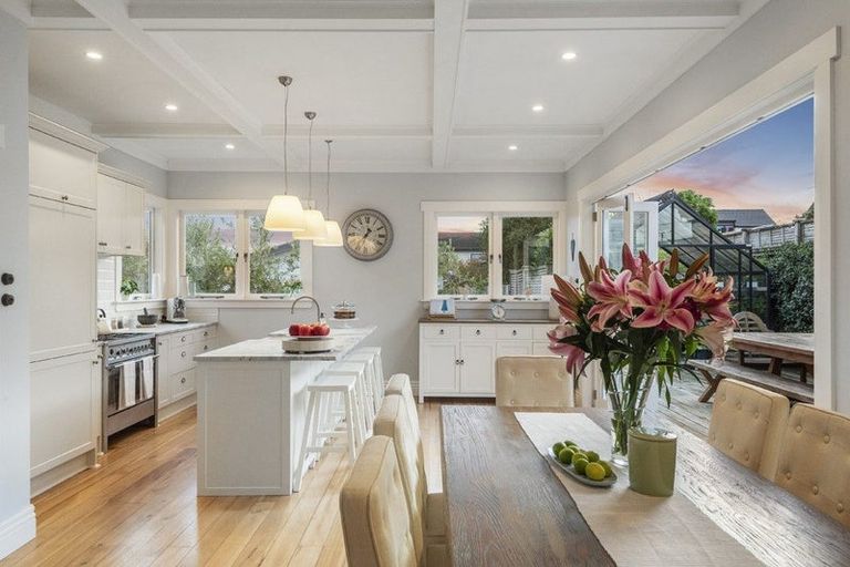 Photo of property in 41 Lake Road, Devonport, Auckland, 0624