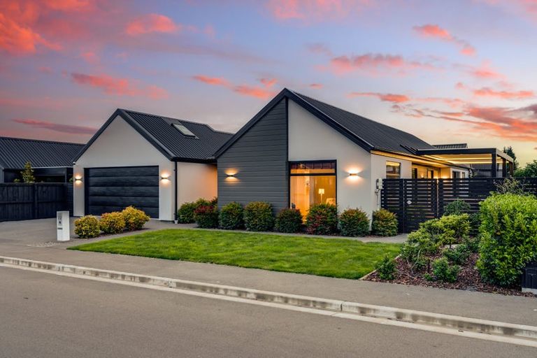 Photo of property in 22 Kirkland Crescent, Harewood, Christchurch, 8051