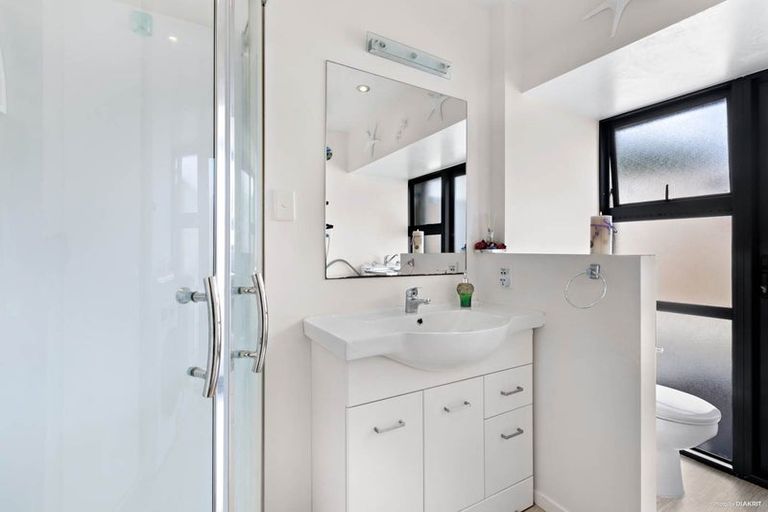 Photo of property in 2/84 Prince Regent Drive, Half Moon Bay, Auckland, 2012