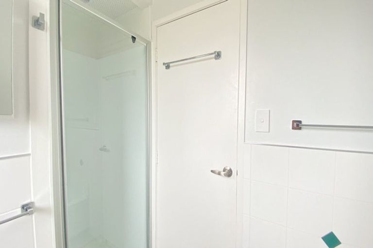 Photo of property in 63 Rehia Road, Massey, Auckland, 0614