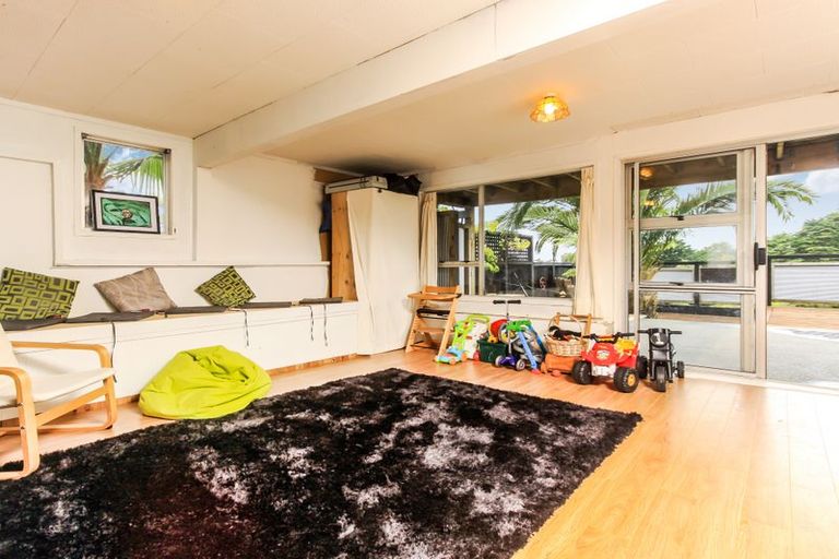 Photo of property in 1/135a Glengarry Road, Glen Eden, Auckland, 0602