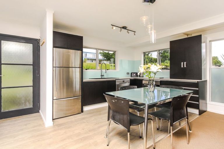 Photo of property in 1/135a Glengarry Road, Glen Eden, Auckland, 0602