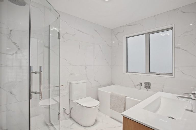 Photo of property in 37b Sorrel Crescent, Bucklands Beach, Auckland, 2012