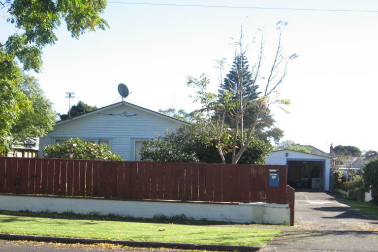 Photo of property in 2a Kent Road, Manurewa, Auckland, 2102