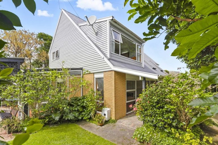 Photo of property in 335 Te Moana Road, Waikanae, 5036