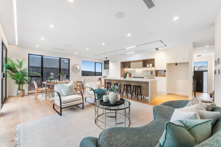 Photo of property in 36 Streamview Way, Long Bay, 0792