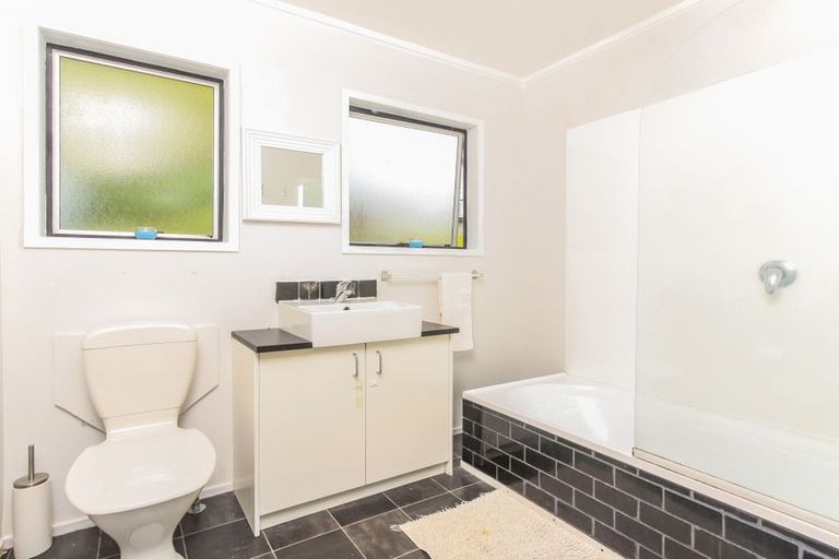 Photo of property in 1/135a Glengarry Road, Glen Eden, Auckland, 0602
