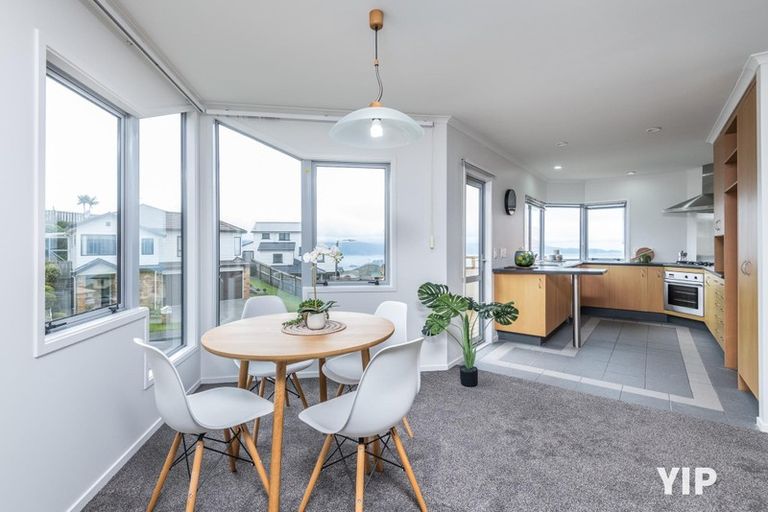 Photo of property in 75 Dress Circle, Newlands, Wellington, 6037