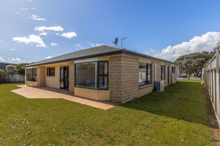 Photo of property in 9 Takahe Drive, Paraparaumu Beach, Paraparaumu, 5032