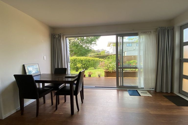 Photo of property in 17a Knightsbridge Drive, Forrest Hill, Auckland, 0620